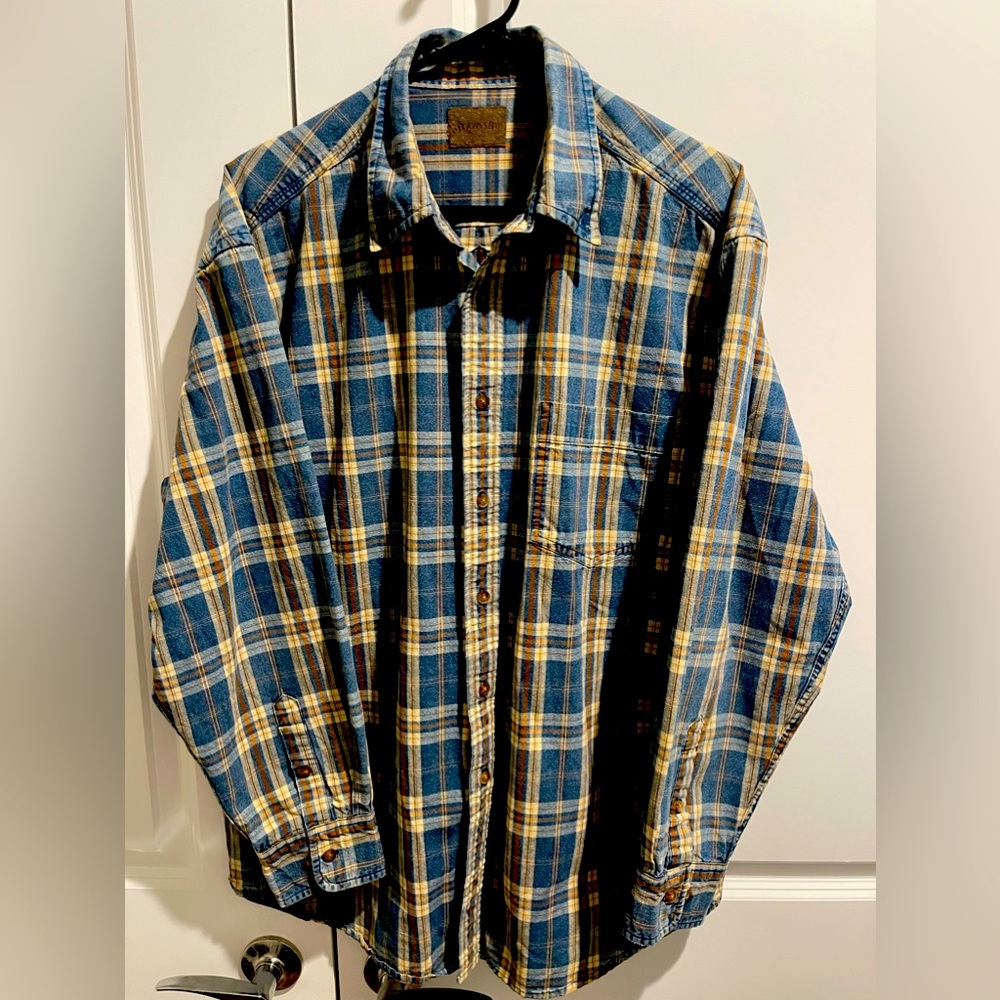 Men’s flannel long sleeve shirt